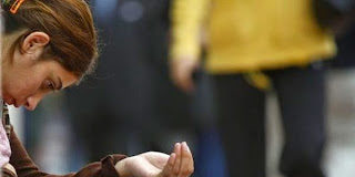 Η ελεημοσύνη κατεβάζει το έλεος του Θεού στον άνθρωπο