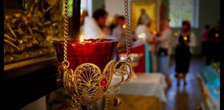 Το άναμμα του καντηλιού και ο συμβολισμός του