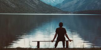 Αν περιμένεις να ξημερώσει μέρα που δεν θα έχεις προβλήματα άδικα περιμένεις..