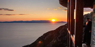 Αναλαμβάνει την ευθύνη