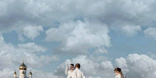 Ο τρόπος που στέκεται κάποιος στην εκκλησία είναι μιά αντανάκλαση της ζωής του ολόκληρης