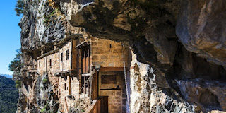 Δεν μας εξαναγκάζουν