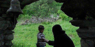 Παρουσιάζονται συνεχῶς ἀπρόοπτα ἐνώπιόν μας, διότι ἔχουμε θέλημα καί ἐπιθυμίες