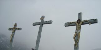 Γνωρίζω τρεις Σταυρούς