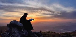 Δυὸ γέροντες ζοῦσαν μαζὶ πολλὰ χρόνια, καὶ ποτὲ δὲν μάλωσαν