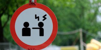 Υπάρχουν άνθρωποι που η γλώσσα τους είναι τόσο μεγάλη που σαρώνει την γη