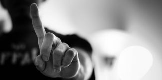 «Μή κρίνετε, ἵνα μή κριθῆτε» της Μαρίας Κορνάρου