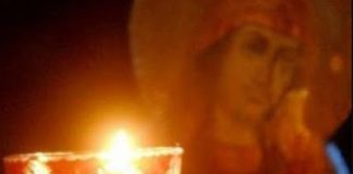 ….εβλεπε από την εικόνα της Παναγίας της Γοργοϋπηκόου, που υπάρχει στο κελλί της, να βγαίνη μία παιδούλα με πλεξούδες σε ηλικία δώδεκα ετών…