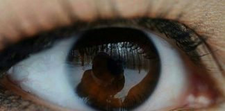 Εύκολα γίνεται πικρή η ματιά σου μπροστά στην αδυναμία των ανθρώπων