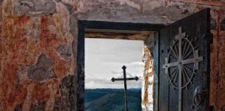 Πριν αφήσεις την πόρτα του σπιτιού σου κάνε τον σταυρό σου και πες…