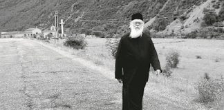 “Αν θέλεις πραγματικά να με αγαπήσεις, αγάπησε τους αδελφούς μου, όπου και αν τους συναντήσεις. Ιδίως τους αδικουμένους και τους πονεμένους”