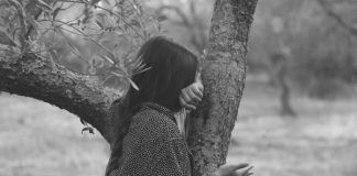 …εγκλωβίζεσαι στην θέαση του θανάτου και ξεχνάς την Ανάσταση… Της Αργυρούς Θεοφανίδου