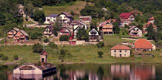 Η εκκλησία που «αρνείται» να βυθιστεί