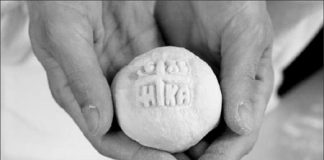 Μια πίστη δειλή, πως οἱ ἄγγελοι τοῦ οὐρανοῦ θα έμπαιναν στον κόπο να μοιράσουν στους έγκλειστους πιστούς το «αντίδωρο»