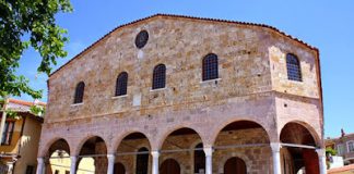 Οι Ταξιάρχες στο Μοσχονήσι και το Αϊβαλί