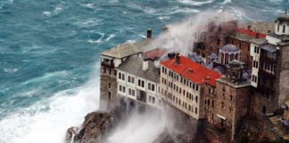 «Θεμέλια τοῦ σπιτιοῦ εἶναι οἱ πέτρες. Θεμέλιο καί ὀροφή τῆς ἀρετῆς τῆς νήψεως εἶναι τό προσκυνητό καί ἅγιο ὄνομα τοῦ Κυρίου μας Ἰησοῦ Χριστοῦ»