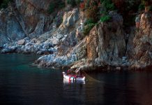 Καράβι και ταξιδεύει το Άγιον Όρος… (Ακούστε το)