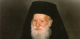 Μᾶς ἐπαινοῦν καί τά χάφτουμε. Άγιος Πορφύριος