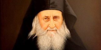 Τον φύλαγε προσεκτικά