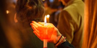 Ετοίμασε τη λαμπάδα