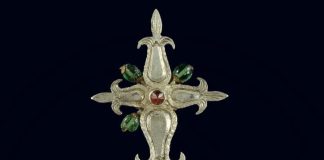 Το αρτοφόριο και η διαφύλαξη μερίδων των Τιμίων Δώρων.