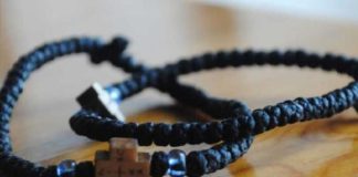 Το κομποσχοίνι-Χωρά όσους χωράει η καρδούλα σου…