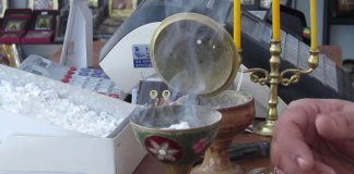 «Θυμιάζετε, θυμιάζετε, θυμιάζετε φεύγουν τα δαιμόνια και οι πειρασμοί…»