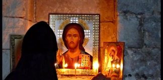 Όσοι αποχωρούν πριν από το τέλος της Θείας Λειτουργίας μοιάζουν με τον Ιούδα