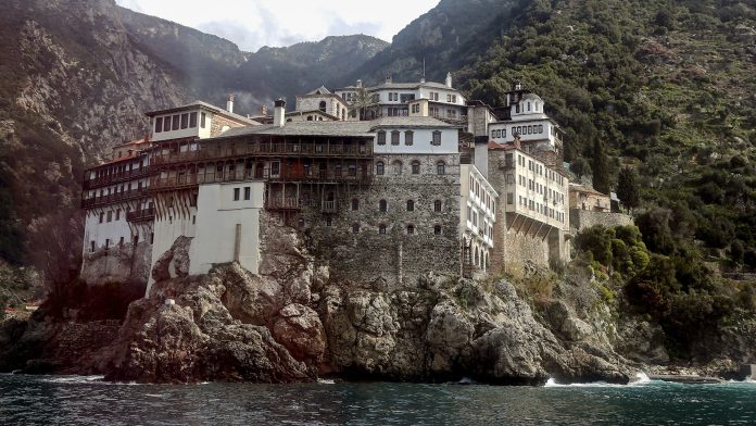 agion-oros-ena-metochi-ypo-tin-amfisvitisi-tou-ellinikou-dimosiou