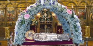 Τα εγκώμια της Παναγίας μας