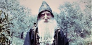 Μια νύχτα πήγε στο Κελλί του Παπα-Τύχωνα ένας κοσμικός να τον ληστέψει