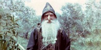 Την ώρα του χερουβικού, ο παπα- Τύχων μεταφερόταν σε ουράνιους κόσμους