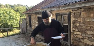 Ο πρώτος που ζητά συγγνώμη είναι ο πιο γενναίος. Ο πρώτος που συγχωρεί είναι ο πιο δυνατός. Ο πρώτος που ξεχνάει είναι ο πιο ευτυχισμένος