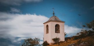 Αποδεχόμαστε την υπομονή ως τον μονόδρομο για τη σωτηρία μας