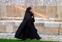 Τι συμβολίζουν τα ρούχα των μοναχών ;