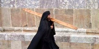 Τι συμβολίζουν τα ρούχα των μοναχών ;