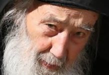 Ένας νέος πήγε σ’ έναν γέροντα και τον παρακάλεσε θερμά ….